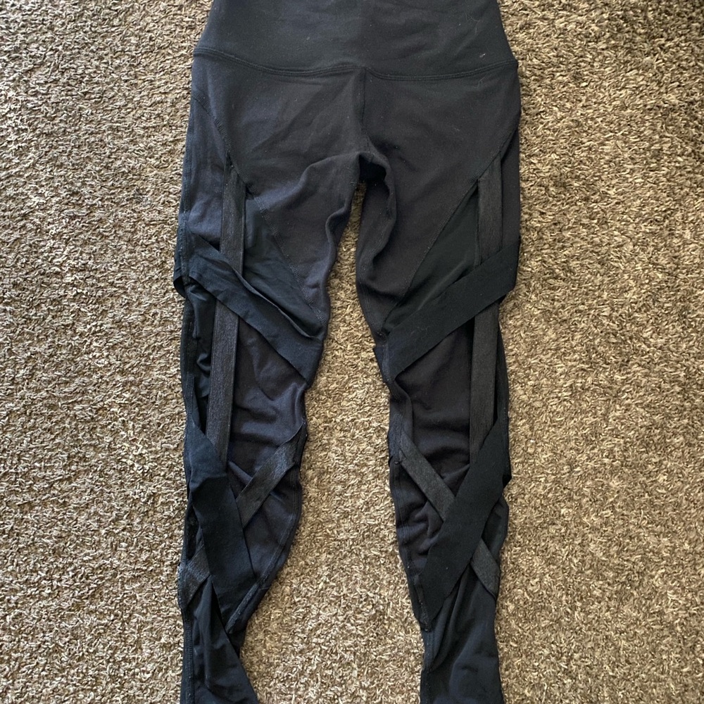 ALO Yoga Bandage Leggings
